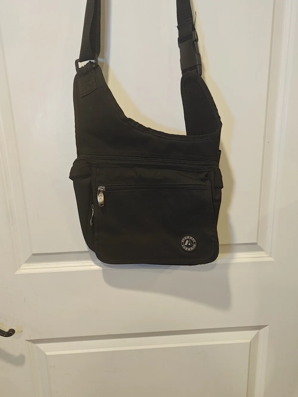 Y2K VTG Black Messenger Sling Bag with Adjustable Strap